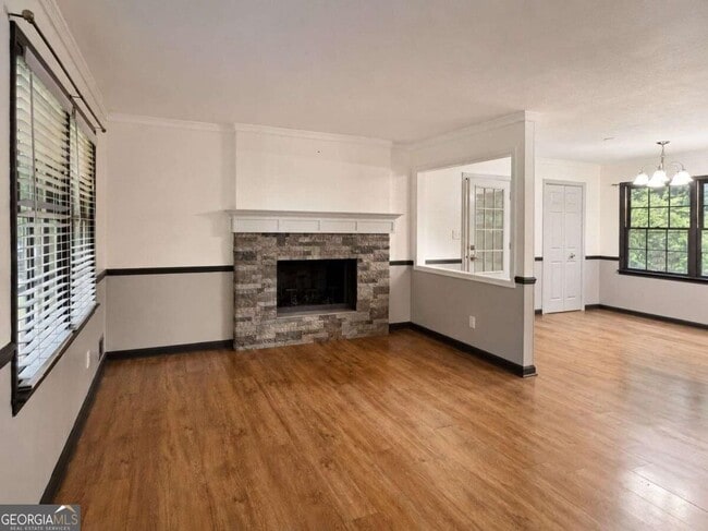 Building Photo - 300 Robinson Dr