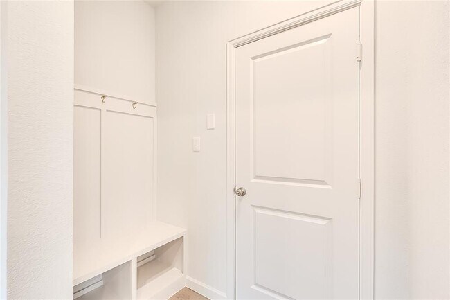 Building Photo - 232 Blackborrow Dr
