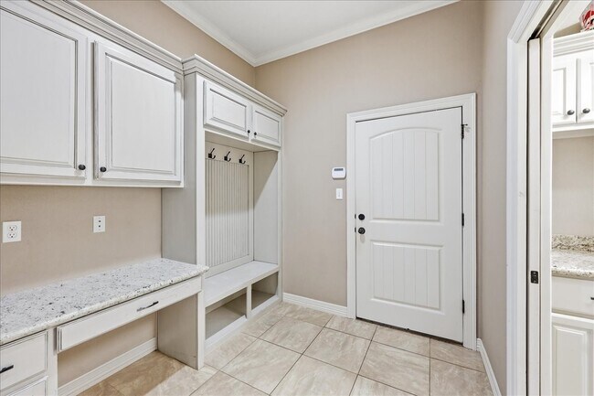 Building Photo - 160 Colonial Estates Dr