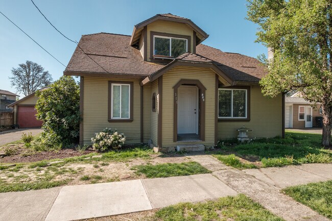Building Photo - 566 W Ida St
