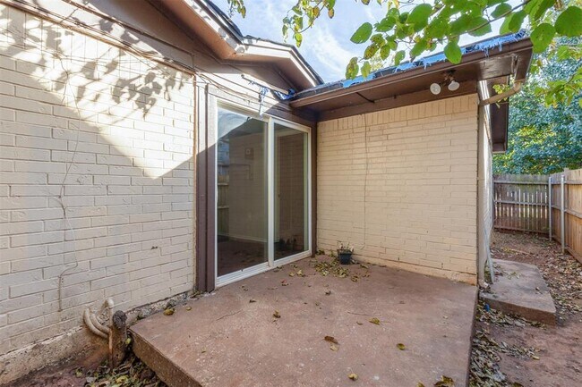 Building Photo - 645 Redstone Ave