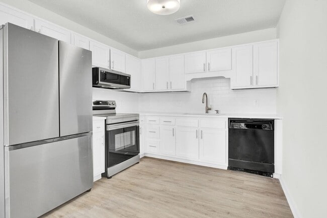 Building Photo - 1010 Mathews Ct