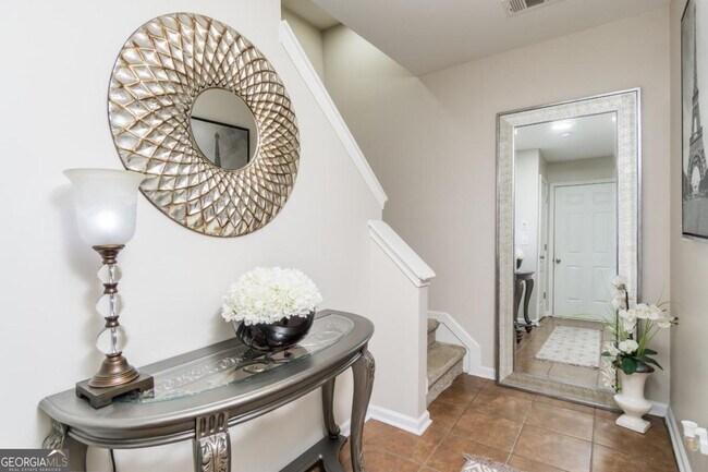 Building Photo - 2449 Suwanee Pointe Dr