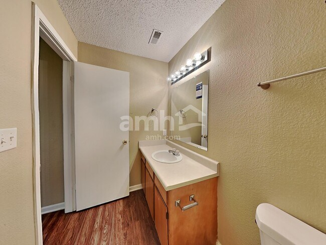 Building Photo - 6031 Draycott Dr