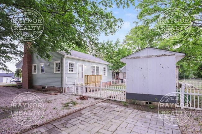 Building Photo - 206 Layton St