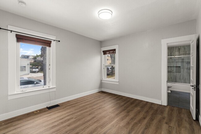 Building Photo - 531-535 W Juniper Street