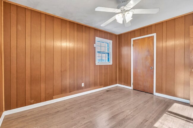 Building Photo - Well maintained 3BR, 1BA single family home with yard, carport and storage shed on quiet road in ...