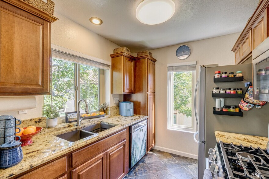 Building Photo - 10710 Dabney Dr