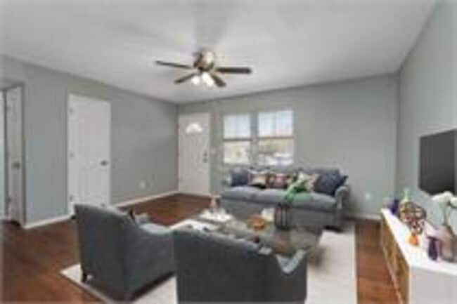 Primary Photo - 214 SE Wingate St