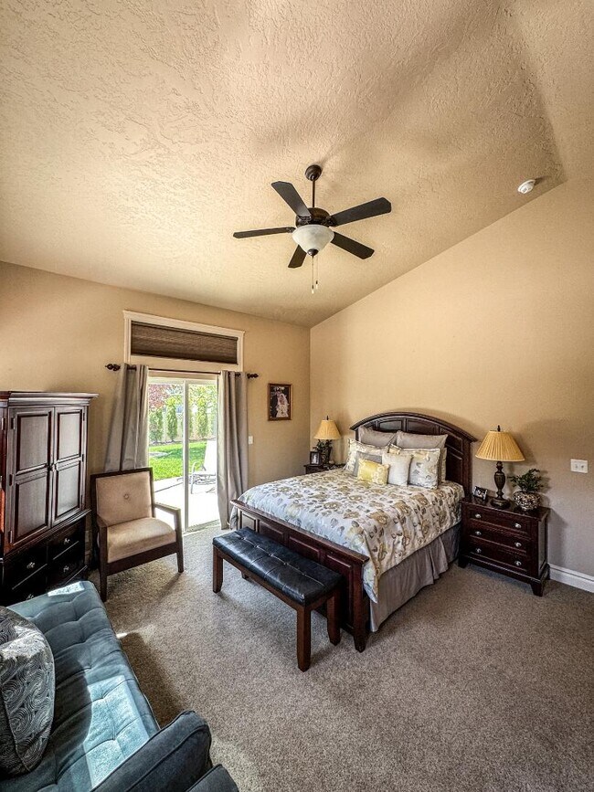 Building Photo - 5483 N Black Sand Ave
