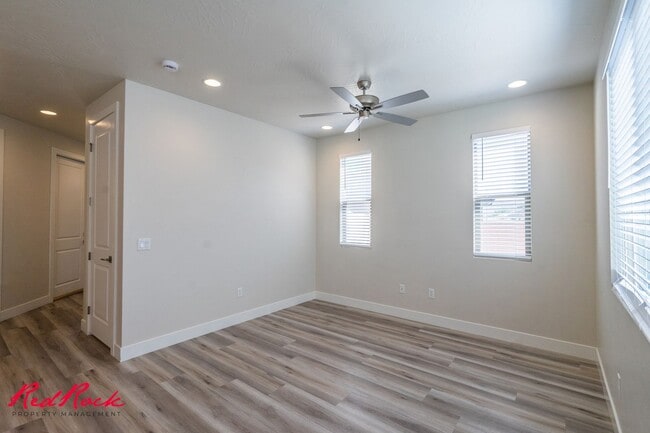 Building Photo - Hurricane Valley 3 Bedroom Townhome