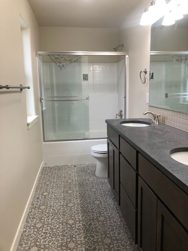 Building Photo - 3 Bed 2 bath Home for Rent!