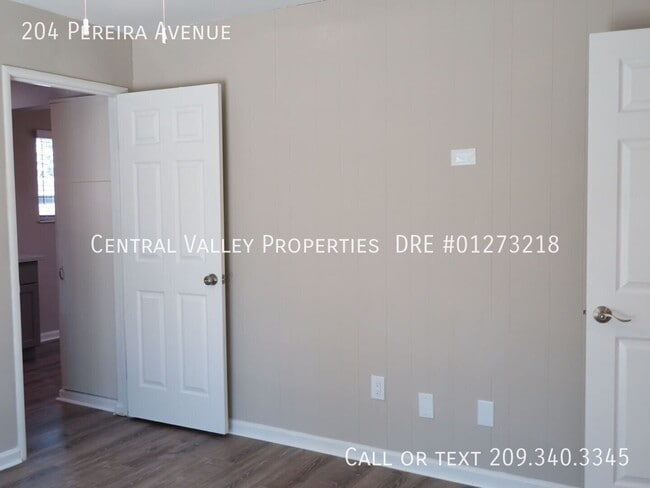 Building Photo - 204 Pereira Ave