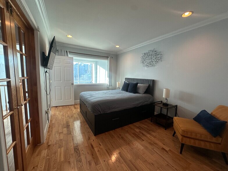 Building Photo - 205 N 11th St