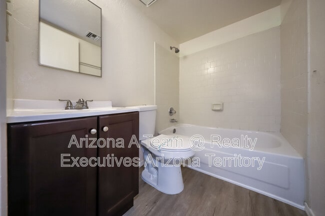 Building Photo - 312 E 24th St