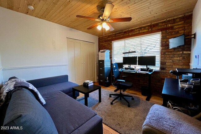 Building Photo - 4327 E Rancho Dr