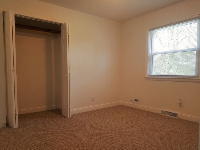 Building Photo - Brick ranch in Henrico off of Laburnum