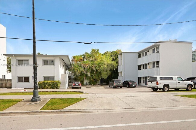 Building Photo - 3071 SW 27th Ave