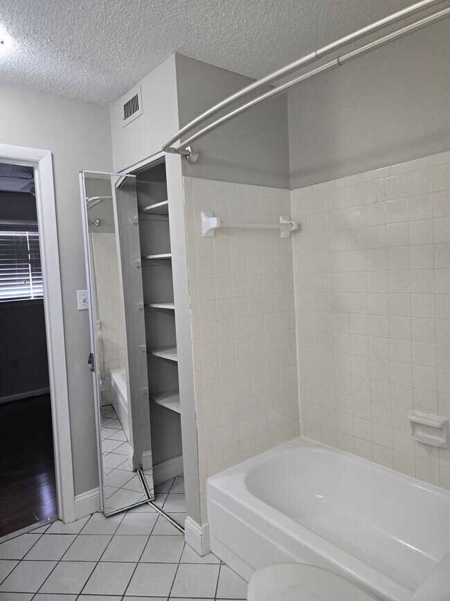 Building Photo - Charming 2-bedroom, 1.5-bath in the desirable Bellamy Forge