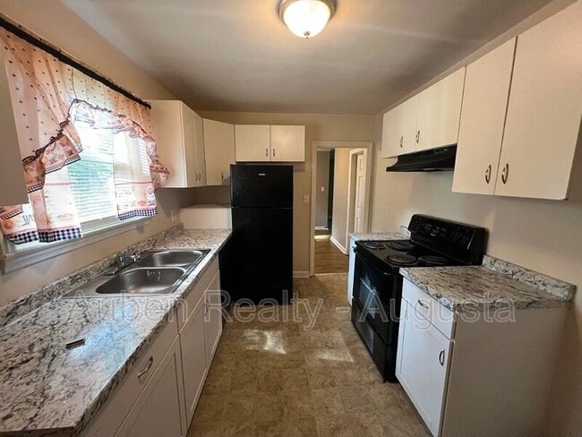 Building Photo - 2201 Shirley Ave