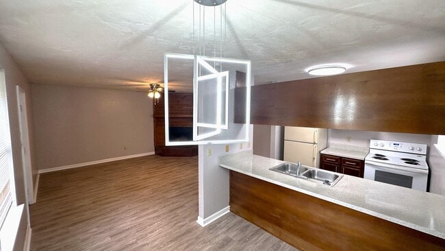 Building Photo - 2334 Sylvan Ct