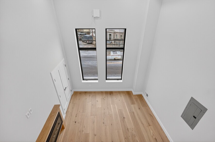 Building Photo - 151 Belmont St