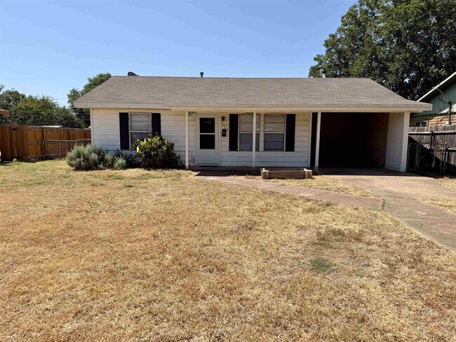 Building Photo - 3017 McGaha Ave