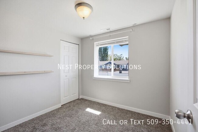 Building Photo - 912 S Alderwood Dr