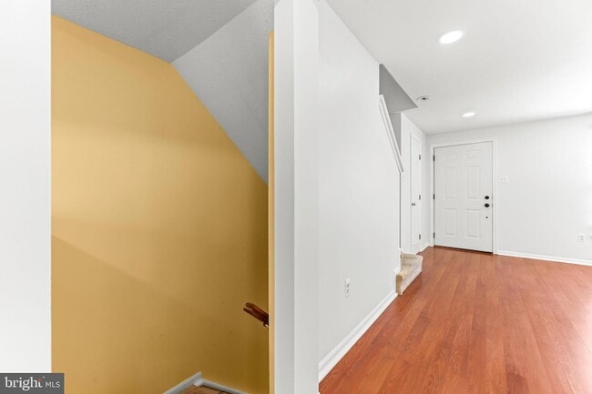 Building Photo - 1246 Seminole Dr