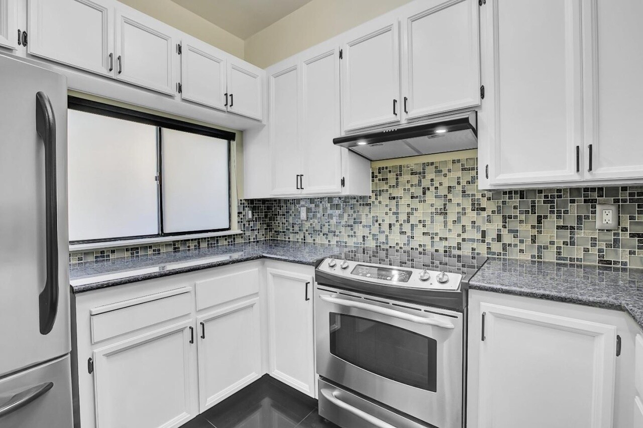 Building Photo - 4691 Albany Cir