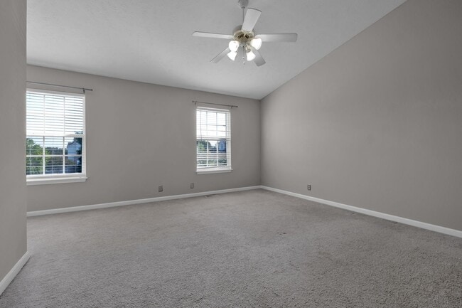 Building Photo - Donelson townhouse, 2 minutes from the lak...
