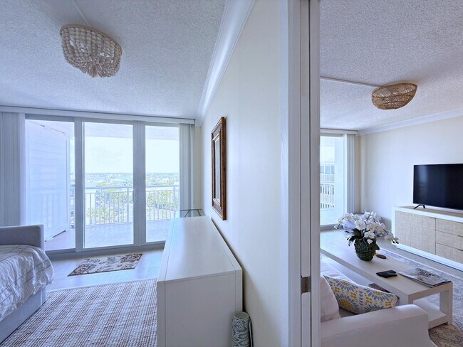 Building Photo - 3546 S Ocean Blvd