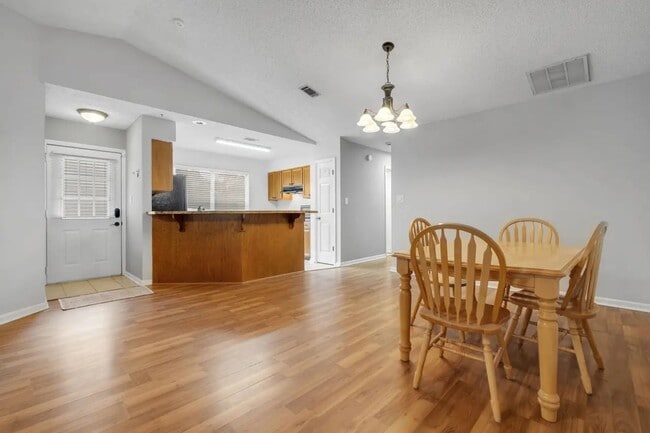 Building Photo - Benchmark Trace