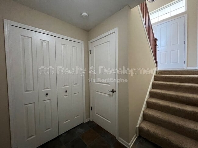 Building Photo - 498 Grosvenor Ln