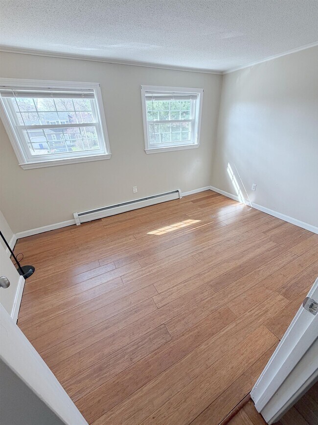 Building Photo - 76 Ode Way