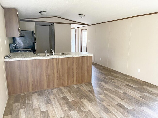Building Photo - 400 Hidden Oaks Dr