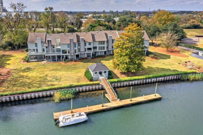 Building Photo - 110 Riverbend Dr