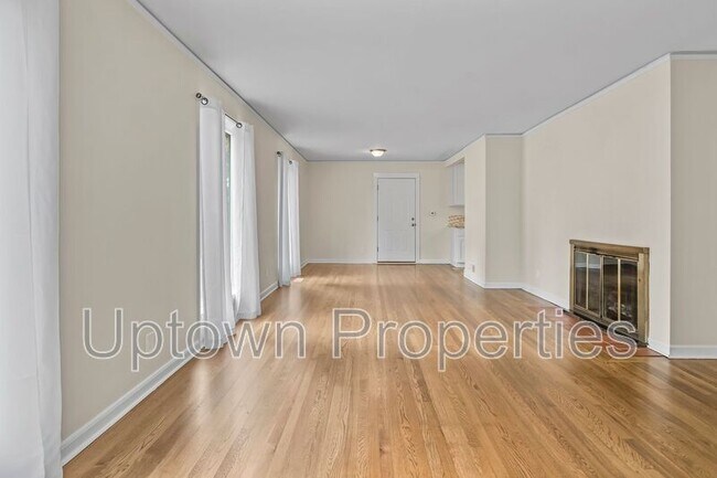 Building Photo - 9520 SW Cypress St