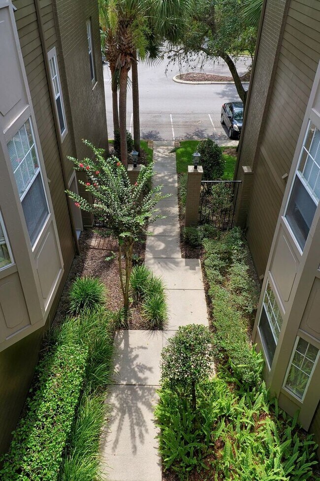 Building Photo - Sabal Point Gated Community in Longwood 2Bedroom 2bathroom on 3rd floor with screened in Lanai