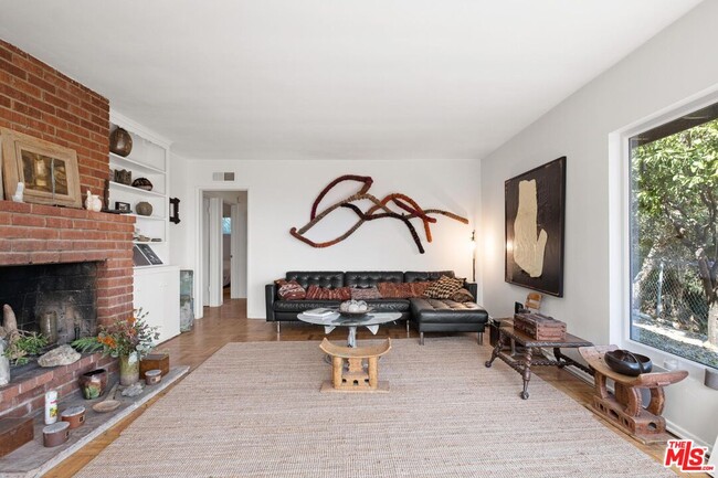 Building Photo - 2294 Mountain Oak Dr