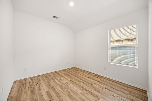 Building Photo - 3014 Wedgewood Cv Wy