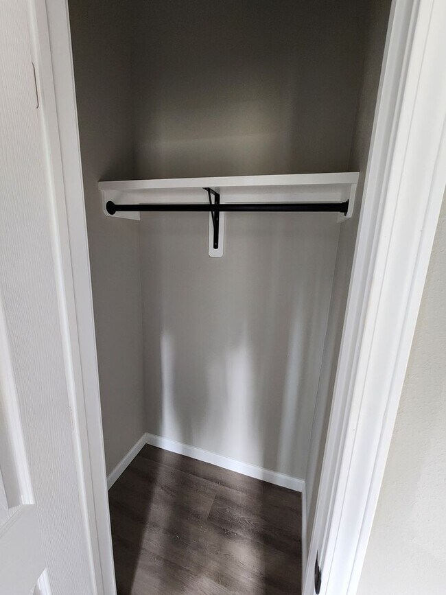 Building Photo - Spacious 3-Bedroom, 2-Bathroom Home AVAILABLE NOW!!