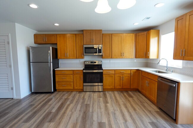Building Photo - 2829 W Marina Dr