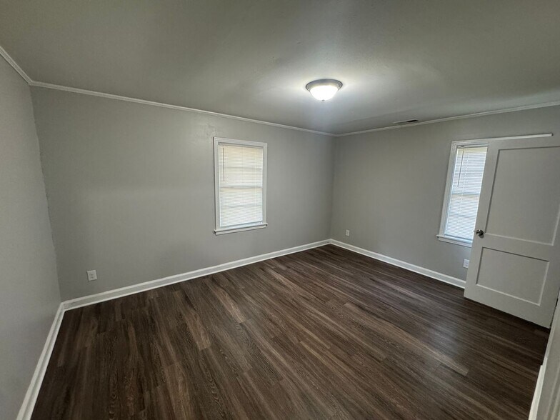 Building Photo - 280 Ivan Rd