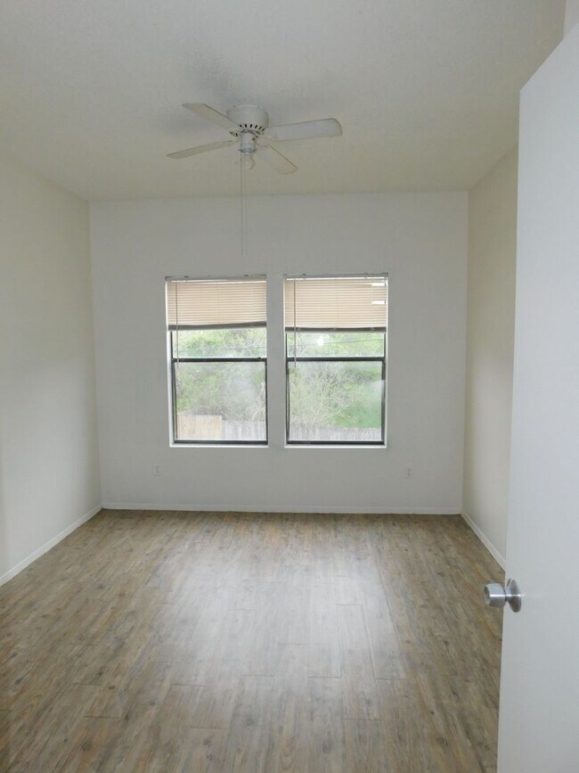 Building Photo - 2509 W Slaughter Ln