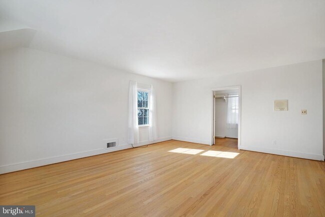 Building Photo - 513 Cathedral Dr