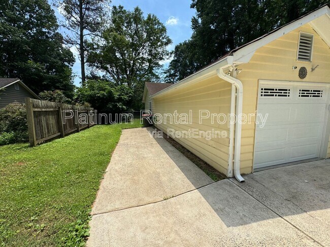 Building Photo - 2270 Turtle Club Dr NE