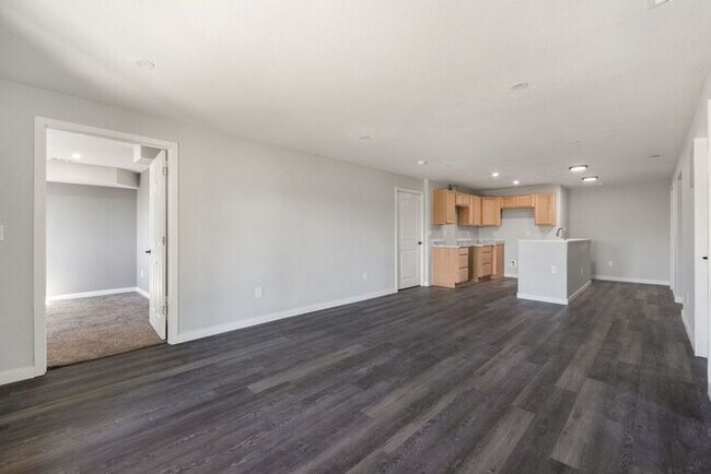 Building Photo - ***WINTER SPECIAL $2695.00 a Month *** 5 b...