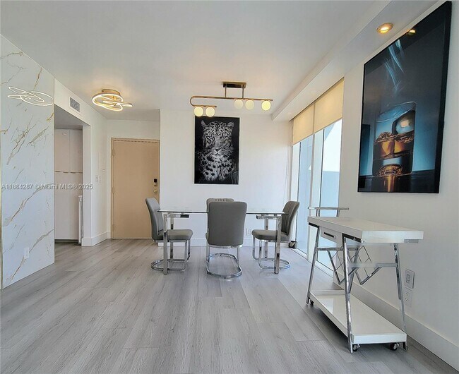 Building Photo - 2030 S Ocean Dr