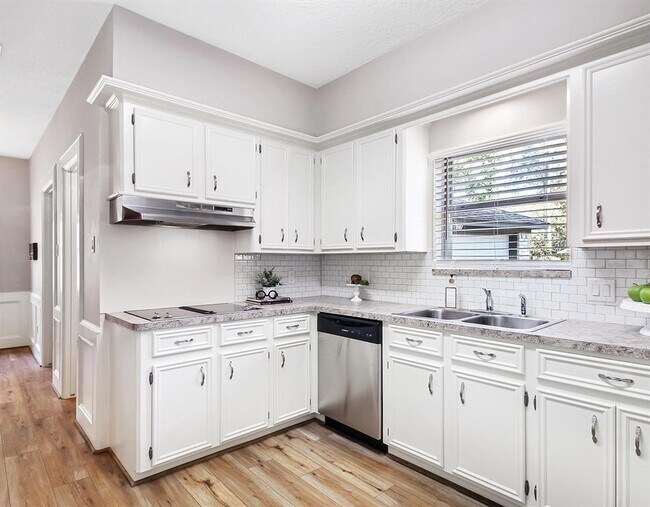 Building Photo - 5402 Summerfield Ln